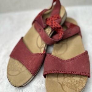 Merrel Women’s Size 10 Sandals A Form Air Cushion Strappy Hiking Outdoors Pink
